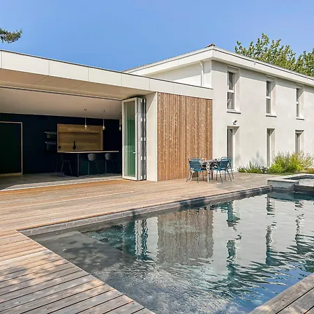 Villa D'exception Avec Piscine A *