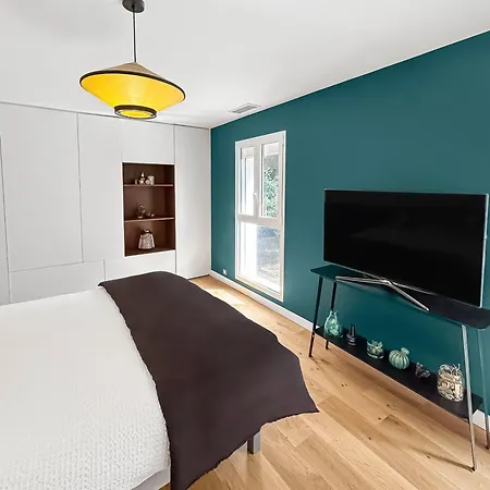 Calme Avec Piscine Et A Proche Hopital Tram Et Parc D Activite Mérignac