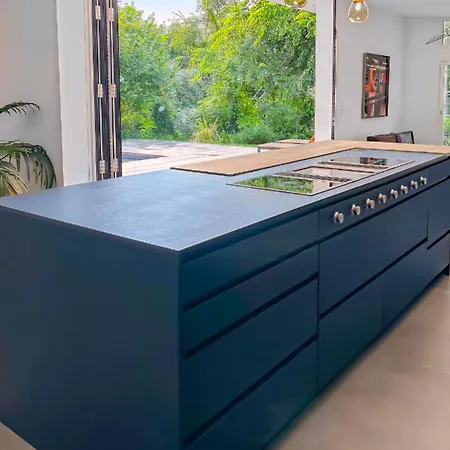 Calme Avec Piscine Et A Proche Hopital Tram Et Parc D Activite Willa