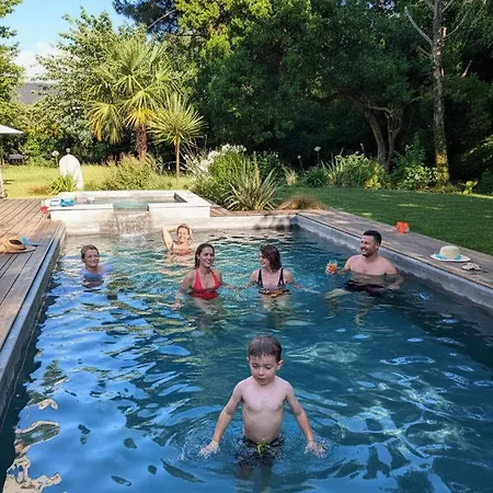 Calme Avec Piscine Et A Proche Hopital Tram Et Parc D Activite Willa