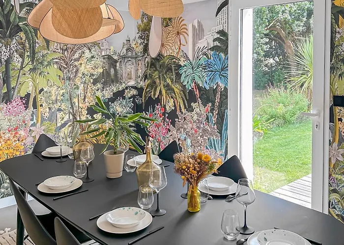 Villa Calme Avec Piscine Et A Proche Hopital Tram Et Parc D Activite