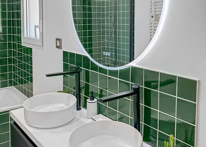 Villa Calme Avec Piscine Et A Proche Hopital Tram Et Parc D Activite *