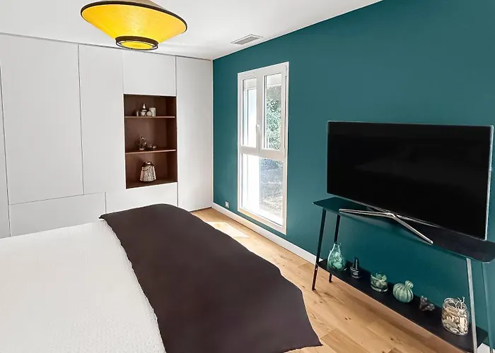 Calme Avec Piscine Et A Proche Hopital Tram Et Parc D Activite Mérignac