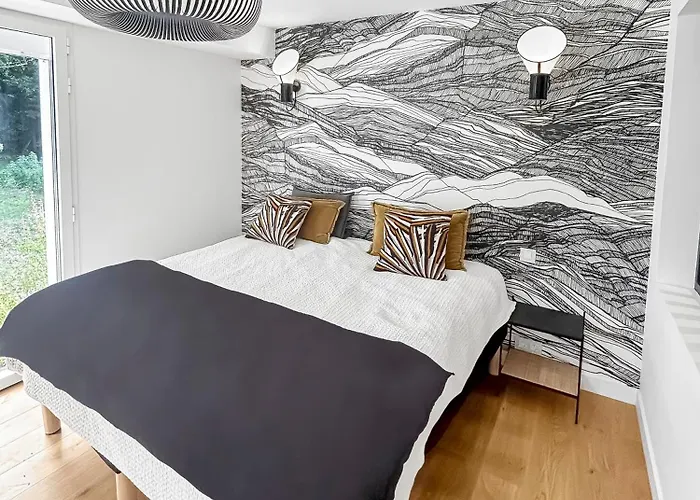 Calme Avec Piscine Et A Proche Hopital Tram Et Parc D Activite Mérignac