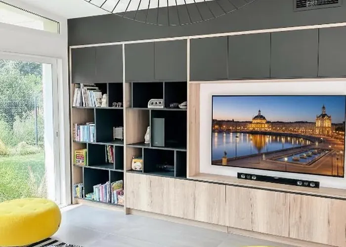 Calme Avec Piscine Et A Proche Hopital Tram Et Parc D Activite Mérignac